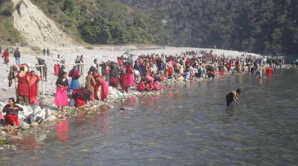 कात्तिके स्नानका लागि कालीगण्डकीमा दैनिक भीड